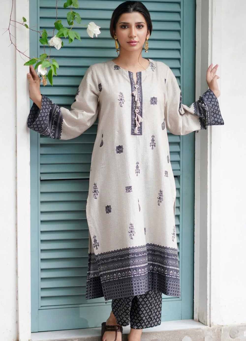 Uraan (The First Flight) Co-ord Set - Beige & Black